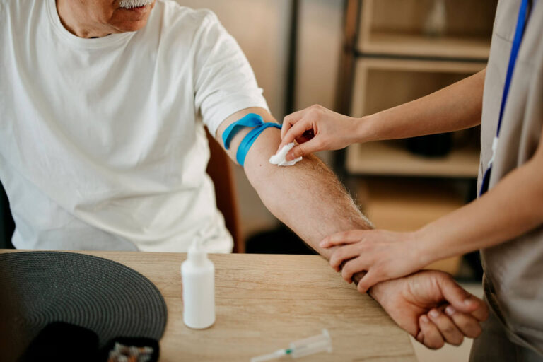 خدمة التحاليل الطبية المنزلية